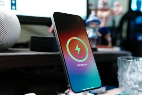 阳东苹果15换屏服务分享用什么充电器给iPhone15充电更好 